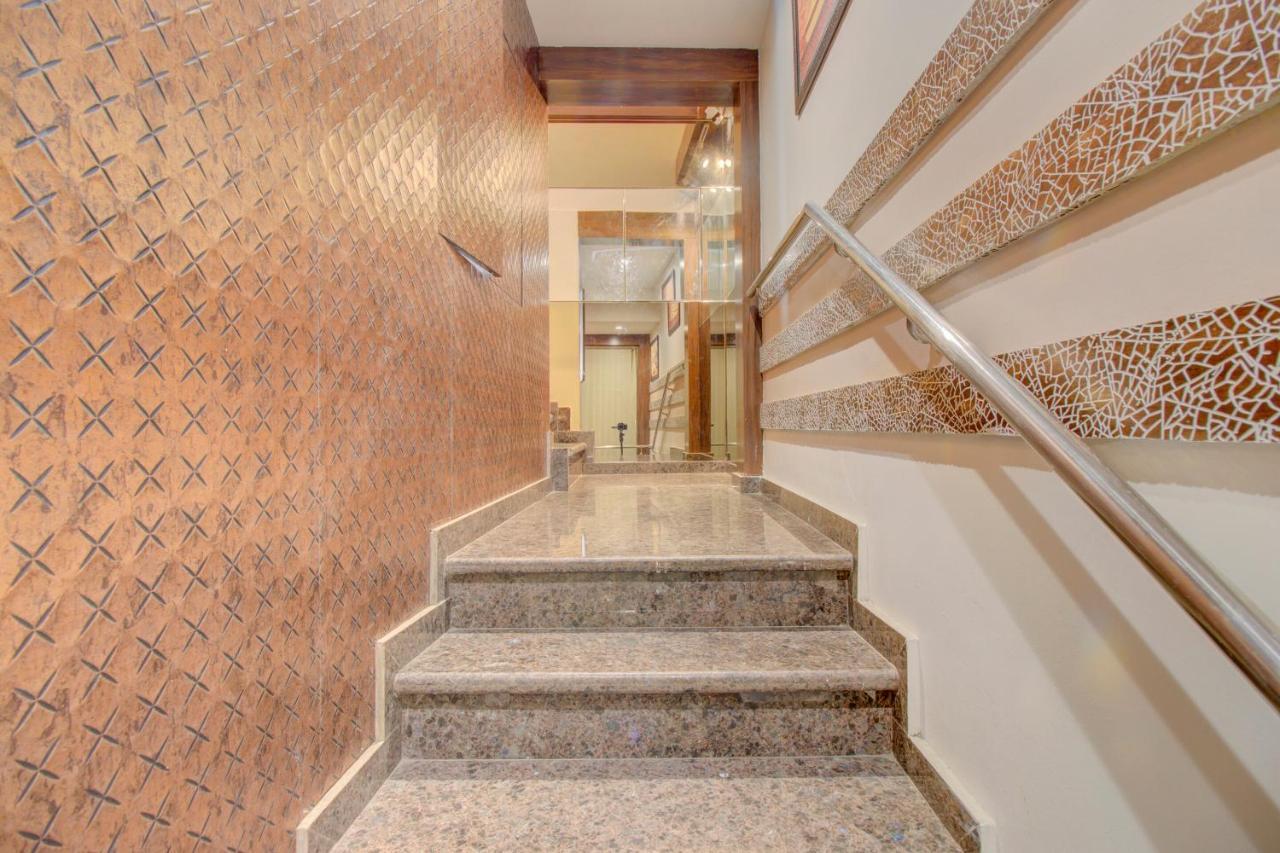 Oyo 76180 Hotel Meriton Mumbai Dış mekan fotoğraf