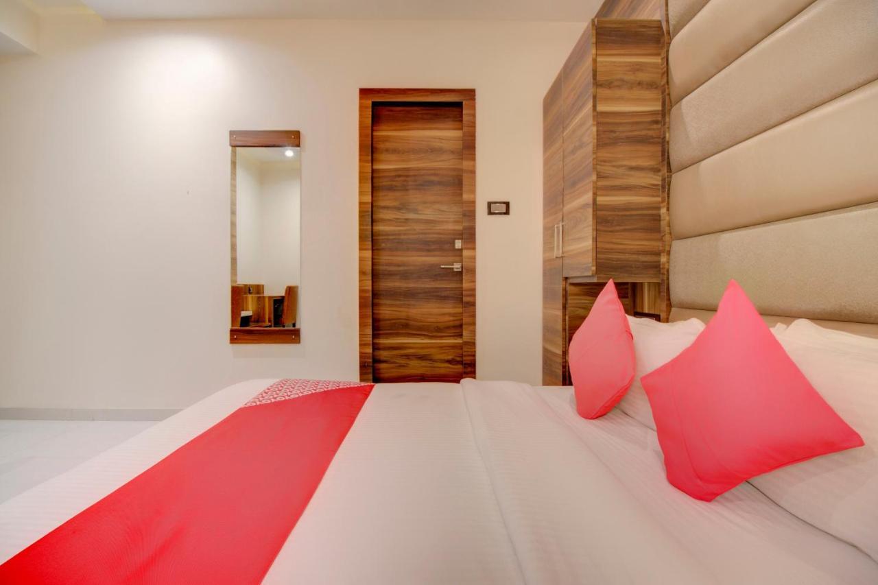 Oyo 76180 Hotel Meriton Mumbai Dış mekan fotoğraf
